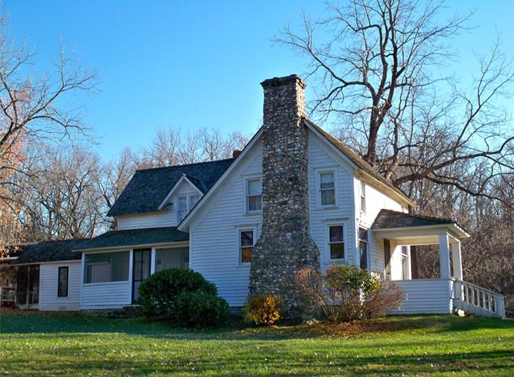 The Historic Farmhouse in Mansfield, Missouri