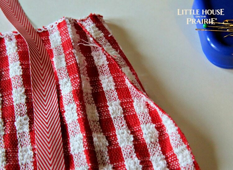 Homemade Mommy and Me Apron DIY | Little House on the Prairie