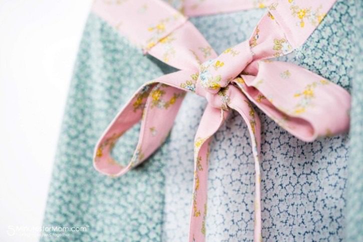 Old-Fashioned Girl’s Aprons with Adorable Details Using Little House on the Prairie Fabrics (Free pattern included!)