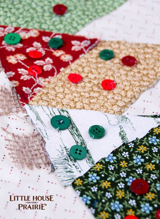 No Sew Christmas Tablerunner - Perfect for holiday decor!