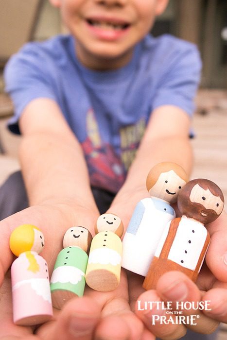 Play with imaginative toys with these Little House inspired wooden peg dolls.